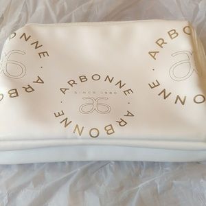 Arbonne make up bag medium NWT